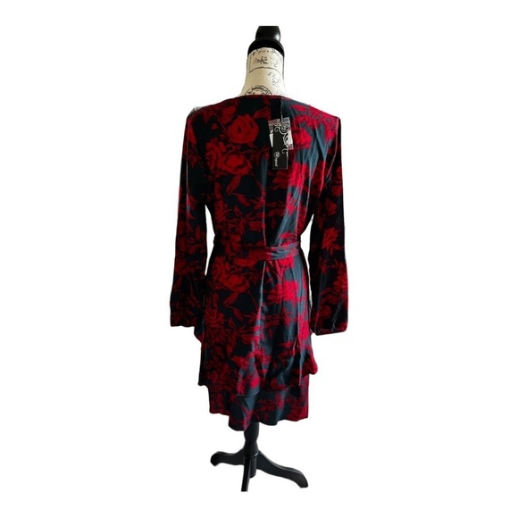 Red and black faux wrap dress with pendant, size L, new with tags - Picture 5 of 12